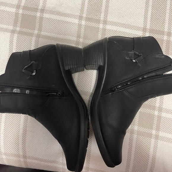 Easy Street Womens Dawnta Block Heel Booties, Size 10W but fits like a 10M - Picture 9 of 11